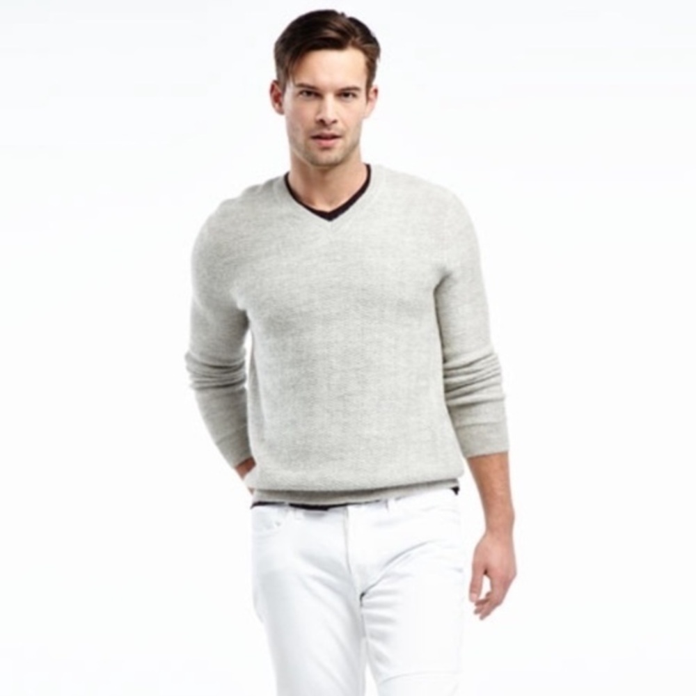 Vince Men’s Textured Chevron Alpaca Knit V-Neck Sweater in Gray Size XL